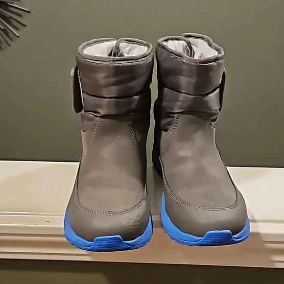 KIDS UGG BOOTS - Picture 3 of 8